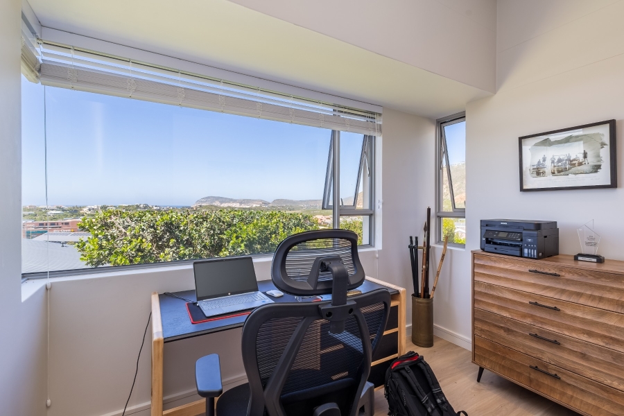 4 Bedroom Property for Sale in Whale Rock Western Cape